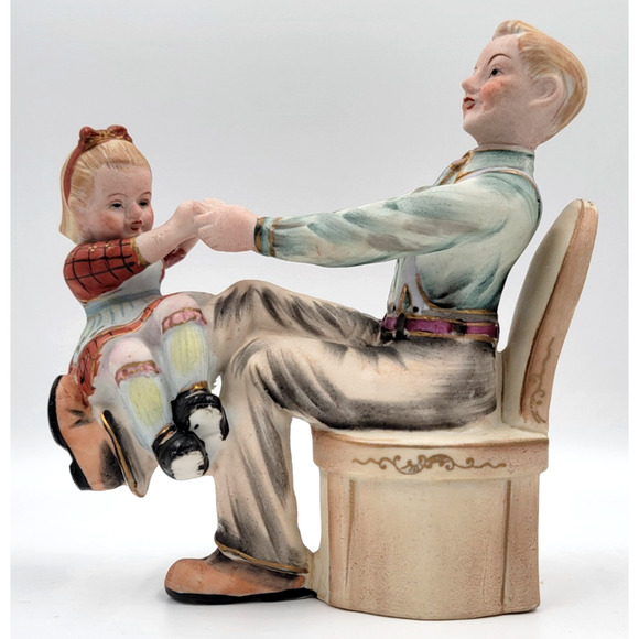 Shafford Japan Figurine Hand Painted Father with Daughter on Knee Vintage - Picture 4 of 10